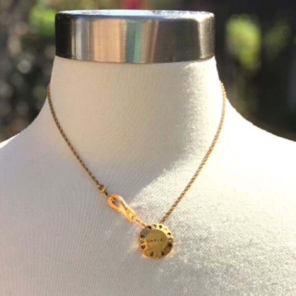 CHANEL NECKLACE GOLD TONE VINTAGE - Picture 2 of 5